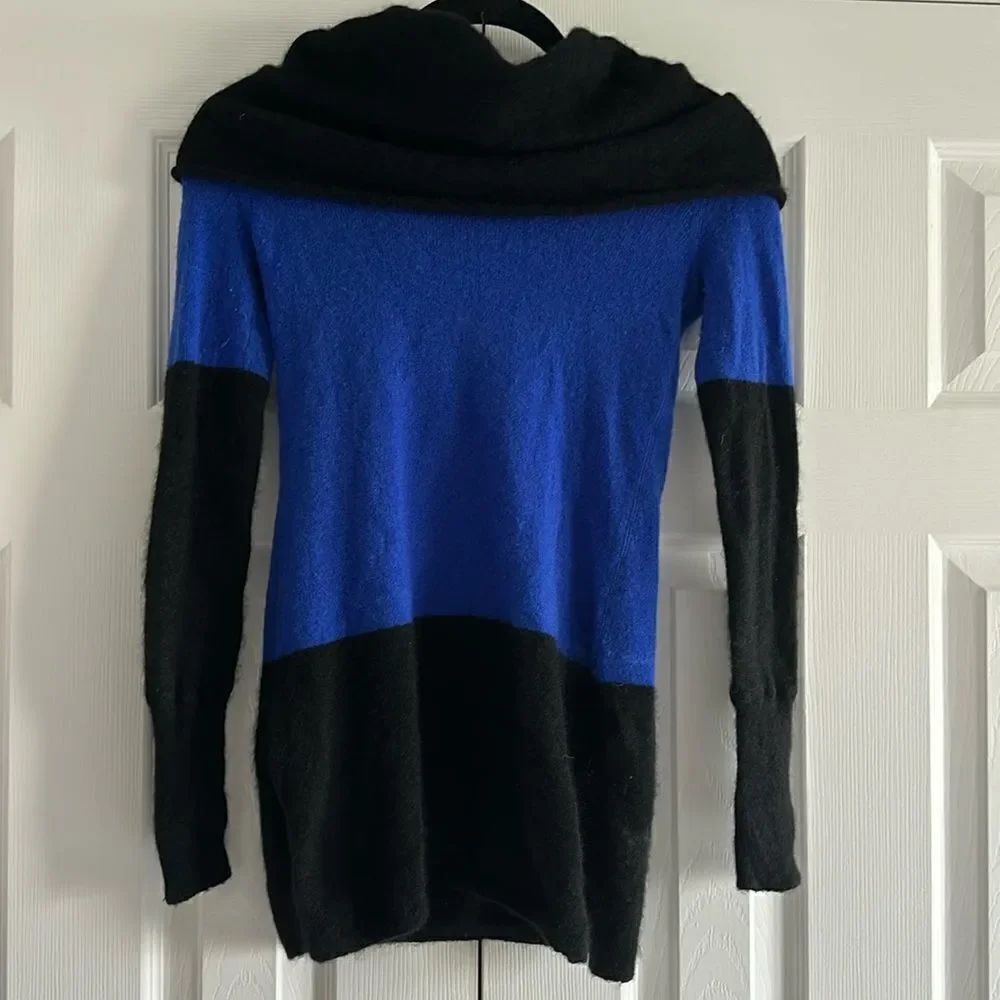 Saks Fifth Avenue Women’s Cowl Neck Blue & Black Cashmere Sweater Size XS